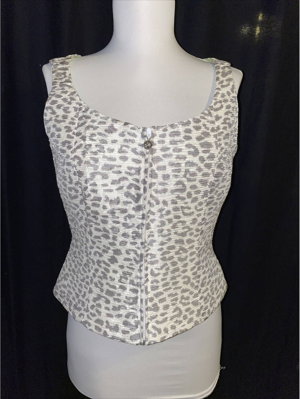 Flores and Flores 100% silk Top animal print Size 8